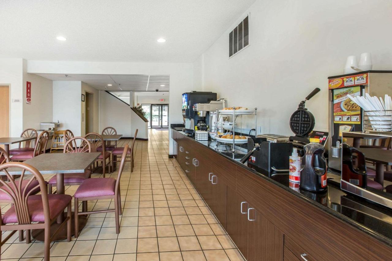 Econo Lodge Inn & Suites Peoria Illinois Exteriör bild