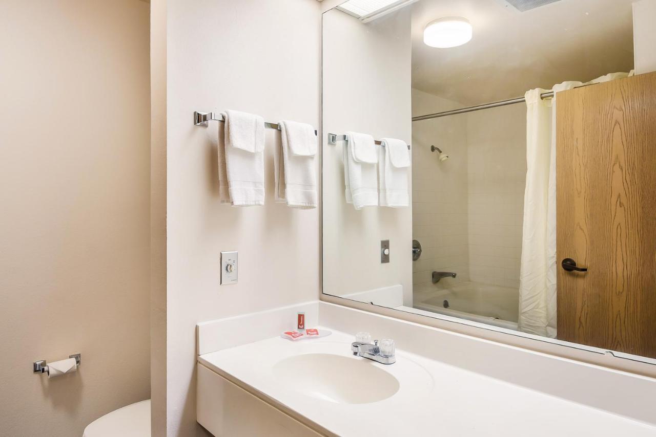 Econo Lodge Inn & Suites Peoria Illinois Exteriör bild