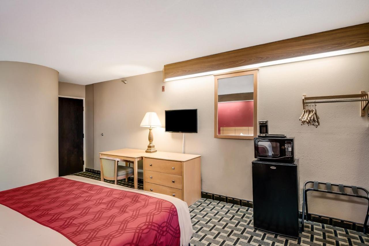 Econo Lodge Inn & Suites Peoria Illinois Exteriör bild