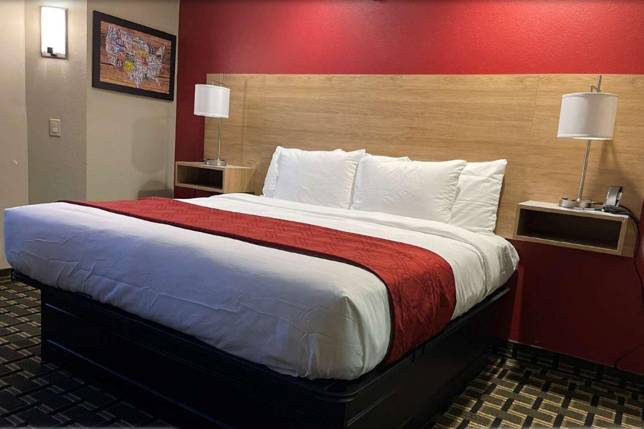 Econo Lodge Inn & Suites Peoria Illinois Exteriör bild