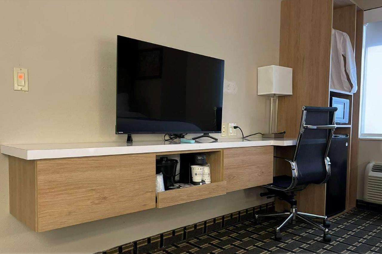 Econo Lodge Inn & Suites Peoria Illinois Exteriör bild