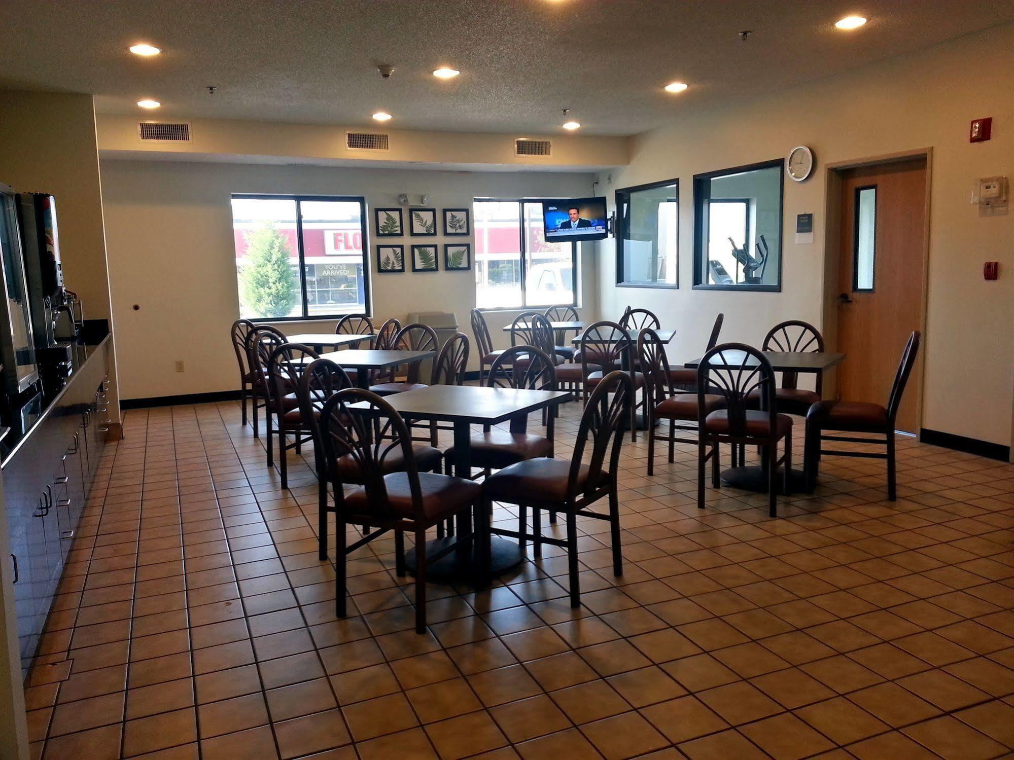 Econo Lodge Inn & Suites Peoria Illinois Exteriör bild