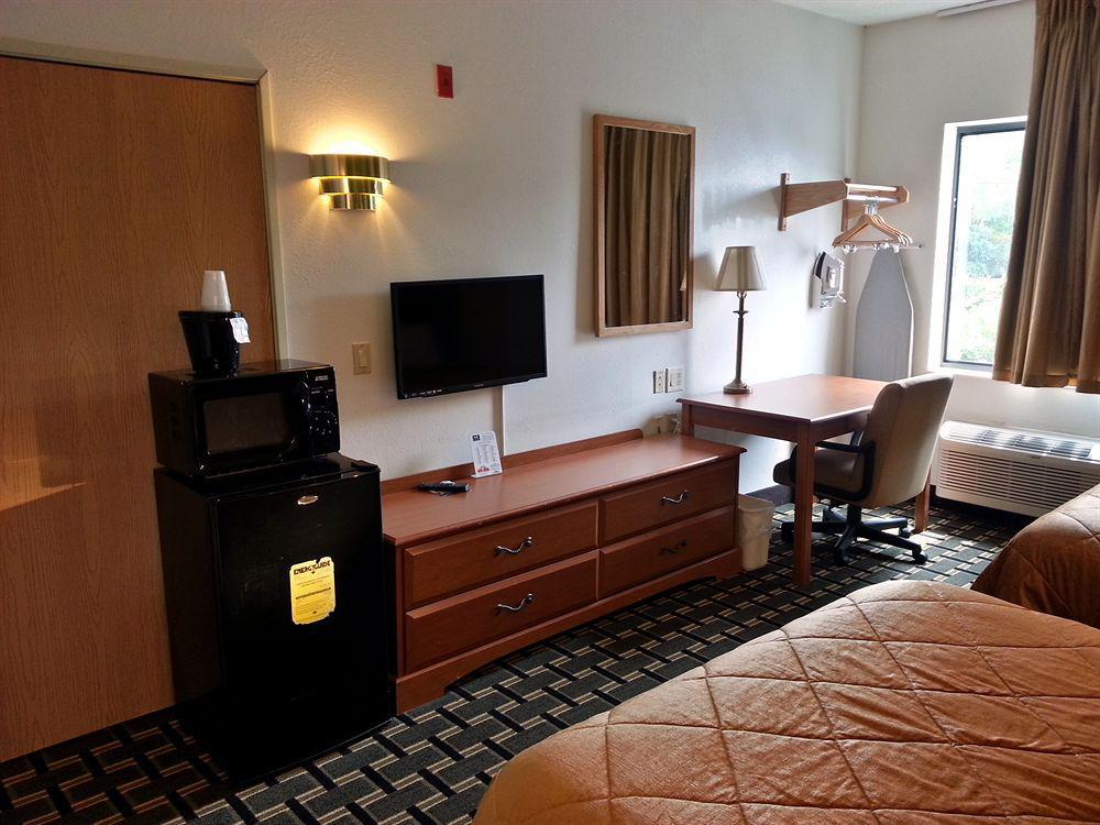 Econo Lodge Inn & Suites Peoria Illinois Exteriör bild